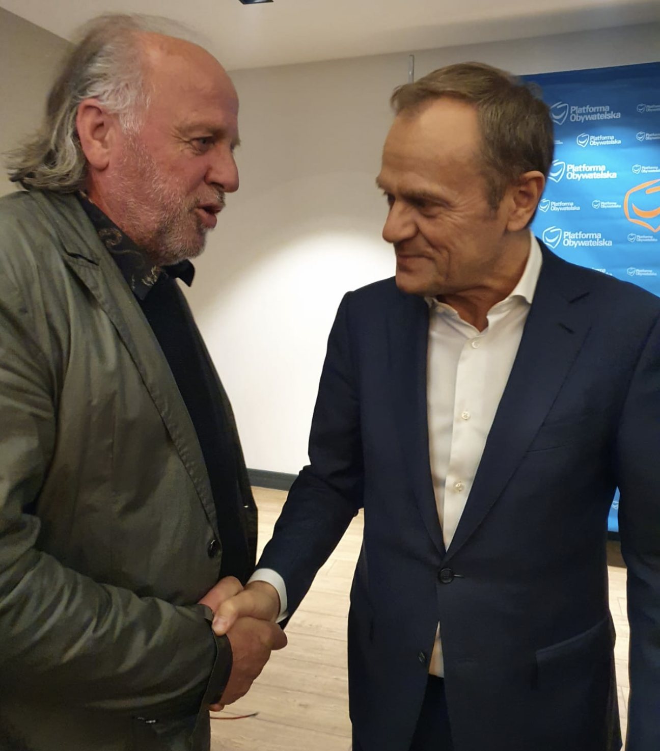 Begrüßung eines Gastredners bei einer Veranstaltung